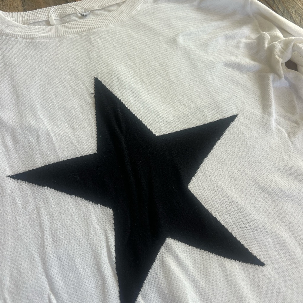 White Star Graphic Lightweight Sweater - Picture 4 of 6